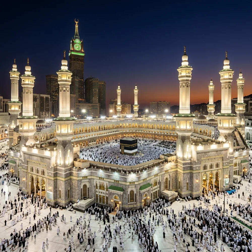 إضاءة المسجد الحرام في مكة المكرمة ليلاً